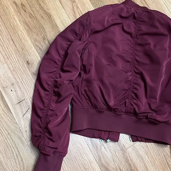 Divided H &M maroon jacket light puff zipper 2 pockets - Picture 9 of 10